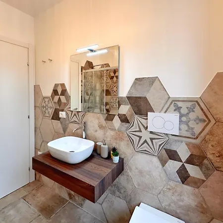 Apartment Navigli, Incantevole Dimora Storica Ristrutturata Vicino Metro, Con Wifi *